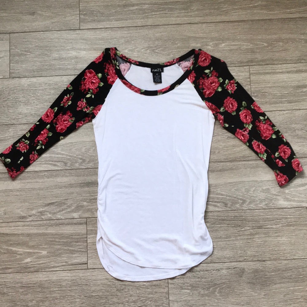Floral printed sleeved shirt.